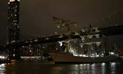 Meksika donanmasına ait gemi Brooklyn Köprüsü'ne çarptı
