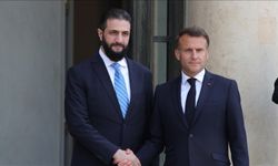 Şara ile görüşen Macron'dan İsrail'in Suriye'ye yönelik saldırılarına tepki