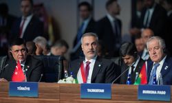Bakan Fidan: İsrail komşumuz İran'a saldırarak bölgeyi topyekün felaketin eşiğine sürüklemektedir