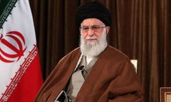 Hamaney’den İsrail’e İbranice “çaresiz kalacaksınız” mesajı