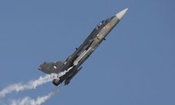 Hindistan'da askeri jet düştü