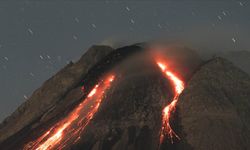 Japonya’nın en aktif yanardağı Sakurajima bir kez daha patladı