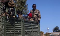 200'den fazla silahlı militan hükümet güçlerine teslim oldu