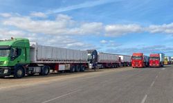 İsrail, ateşkes sonrası Gazze'ye geçecek 26 bin yardım tırını engelledi