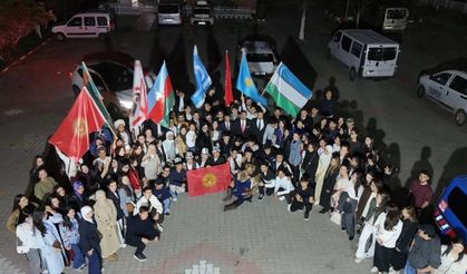 Yunus Tütüncü İzmir’i salladı! Türk dünyası etkinliğinde coşku zirvedeydi