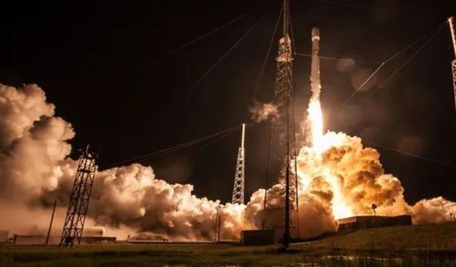 SpaceX, ilk özel uzay yürüyüşü için Falcon 9 roketini fırlattı