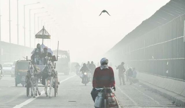 Hindistan'da hava normalden 60 kat daha kirli