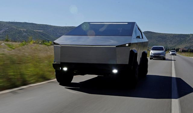 Tesla, 46 binden fazla aracını geri çağırdı