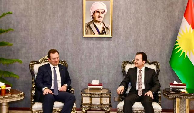 Bakan Sadık ile Başkonsolos Topçu görüştü