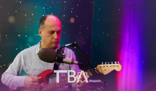 Erol Hayri’den ‘Zaman Akıp Gider’ performansı