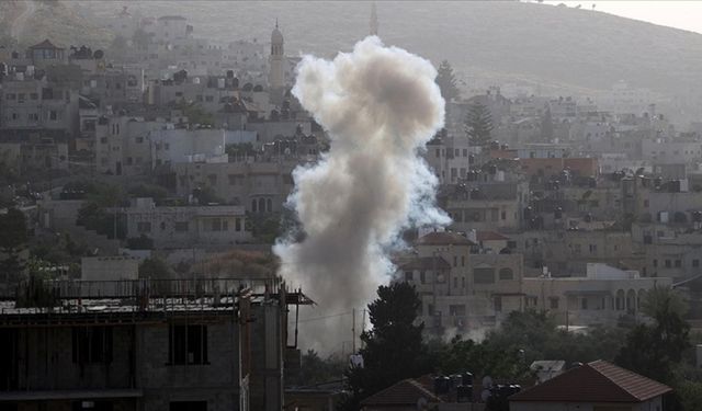 İsrail, "Dürzileri koruma" bahanesiyle Suriye'ye saldırı düzenledi