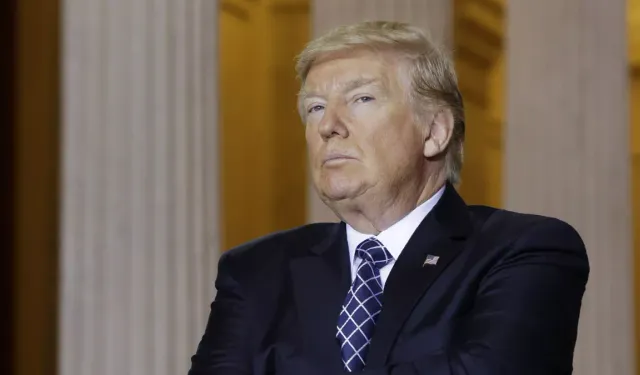 Trump, göçmenlerin "ABD dışına ücretsiz uçuş" yapmalarına izin veren kararnameyi imzaladı
