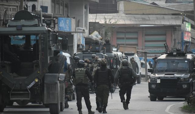 Pakistan, Hindistan'a ait 3 savaş uçağı ve bir dronun düşürüldüğünü açıkladı