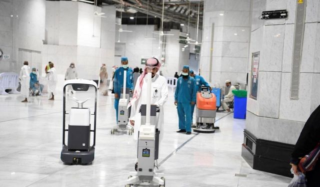 Suudi Arabistan'da yapay zeka destekli "fetva robotu" hizmete girdi