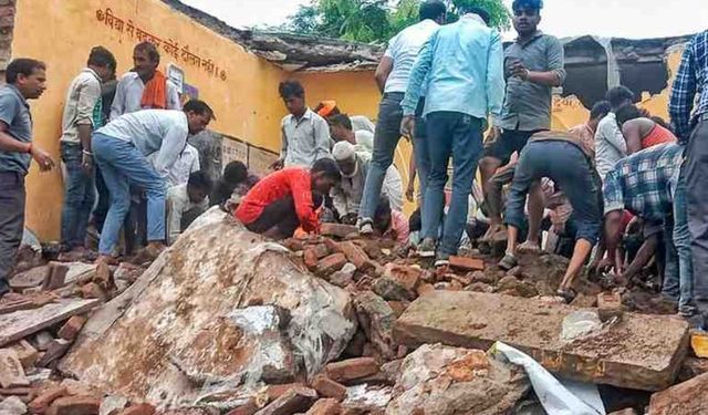 Okulun çatısı çöktü-7 öğrenci hayatını kaybetti