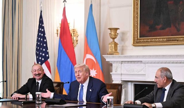 Azerbaycan ile Ermenistan "barış için" ortak deklarasyona imza attı