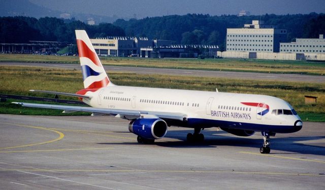 Sarhoş pilot yolculara küfretti-Polislere direndi…