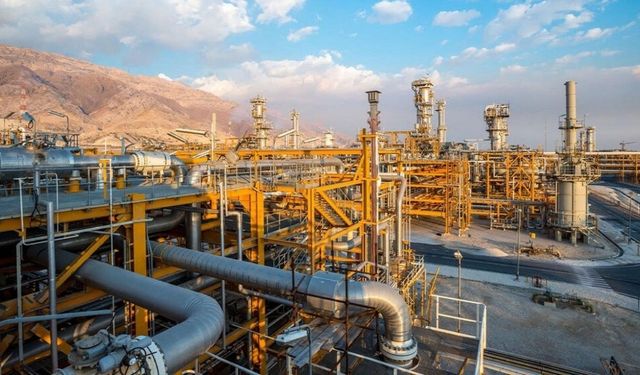 İran ülkenin güneyinde 10 trilyon fitküp gaz rezervi keşfettiğini duyurdu