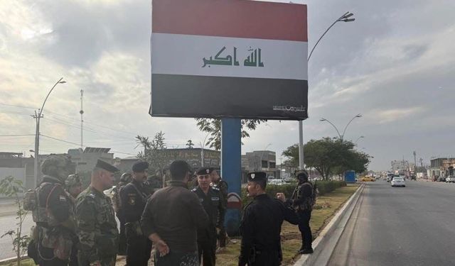 Kerkük’te yakılan Irak bayrağı yeniden yerine asıldı