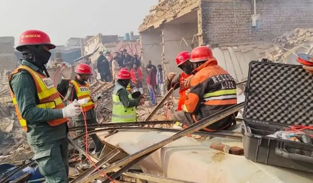 Pakistan'da tutkal fabrikasında patlama: 15 ölü