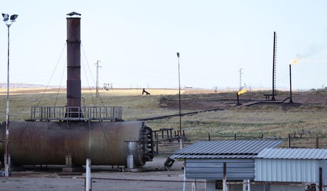 İran: Günde 130 bin varilden fazla yakıt kaçak yollarla ülke dışına çıkarılıyor