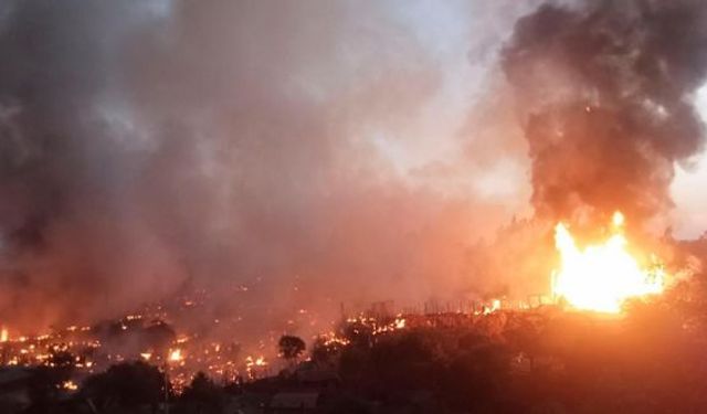 Bangladeş’te bir mahallede çıkan yangında 1500'e yakın ev yandı