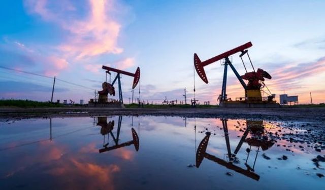 Brent petrolün varili 98,38 dolar