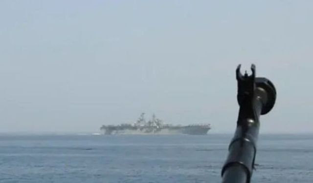 İran, ABD'ye ait gemiyi füze, İHA ve roketlerle hedef aldı