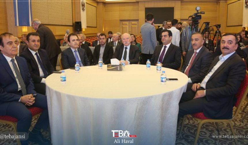 Kongreye, Irak Kürdistan Bölgesi Yönetimi (IKBY) Vakıflar ve Diyanet İşleri Bakanı Piştivan Sadık, IKBY Oluşumlardan Sorumlu Bölge Bakanı Aydın Maruf, Türkiye&#039;nin Erbil Başkonsolosluğunda Muavin Konsolos Emir Teker, Kürdistan Demokrat Partisi (KDP) Siyasi Büro Üyesi Ari Nanakali, Kürdistan Yurtseverler Birliği (KYB) Siyasi Büro Üyesi Arez Abdullah, Türkmen siyasi parti liderleri ve temsilcileri katıldı.
