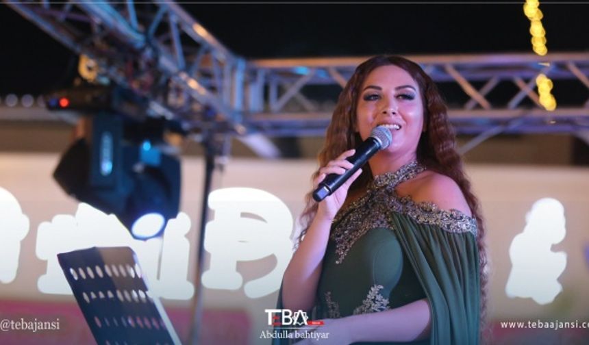 Türkmen Sanatçılar Birliği’nden oluşan orkestra eşliğinde sahne alan ve birbirinden güzel türküler seslendiren Elif Avcı, dinleyicileri coşturdu.