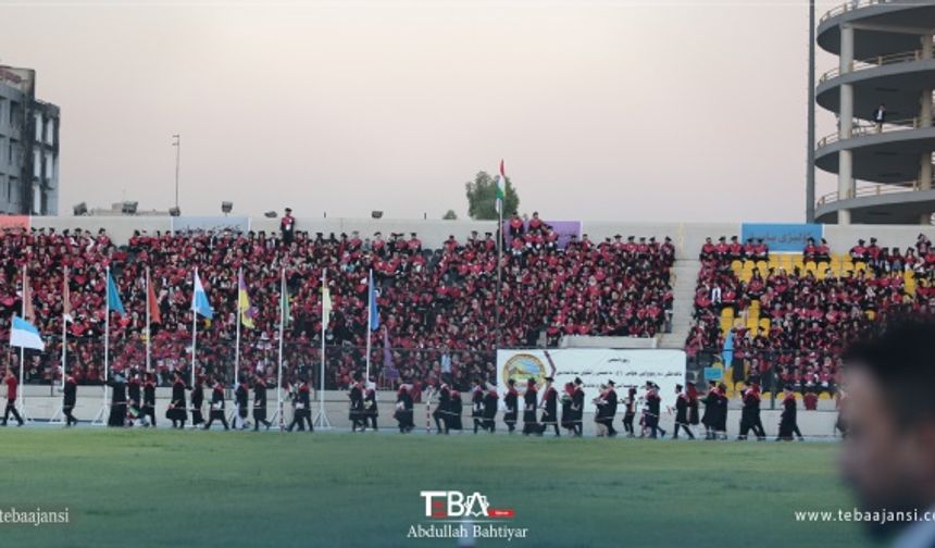 Erbil’de bugün Franso Hariri Stadyumu’nda, Selahaddin Üniversitesi mezuniyet töreni düzenlendi.
