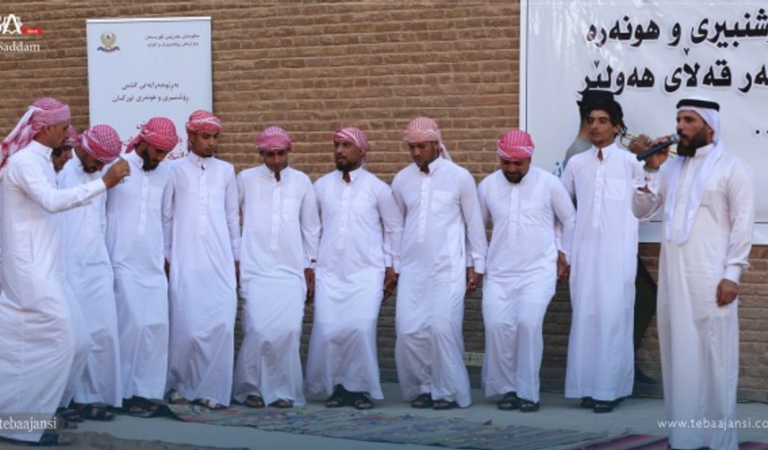 Festivalde Erbil&#039;deki etnik ve dini oluşumlardan katılan dans ekipleri, yöresel kıyafetler giyerek halk oyunları sergiledi.
