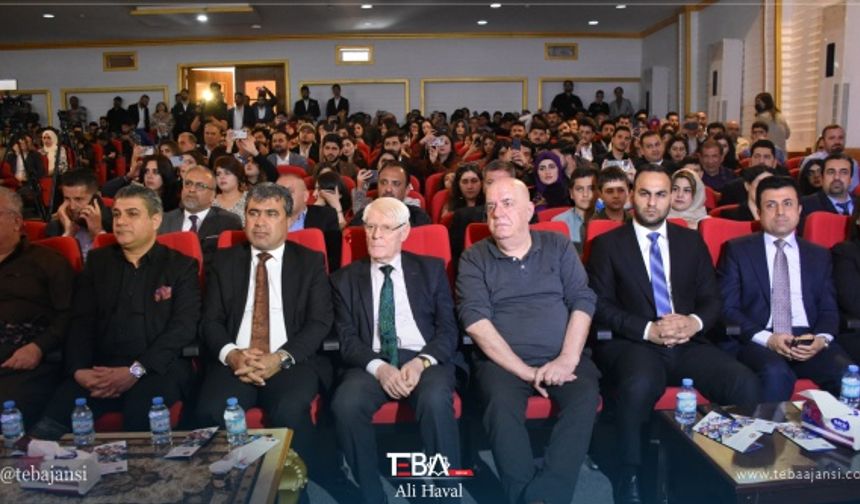 Festivalde Türkmence şarkılar da seslendirildi.