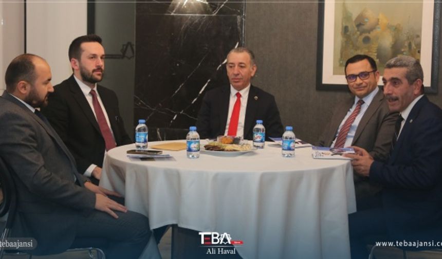 Erbil’de TEBA Medya Grubu salonunda düzenlenen programa IKBY Oluşumlardan Sorumlu Bölge Bakanı Aydın Maruf, Türkiye’nin Erbil Başkonsolosu Mevlüt Yakut, Maarif Vakfı Irak Temsilcisi Fahreddin Keskin ve vatandaşlar katılım gösterdi.