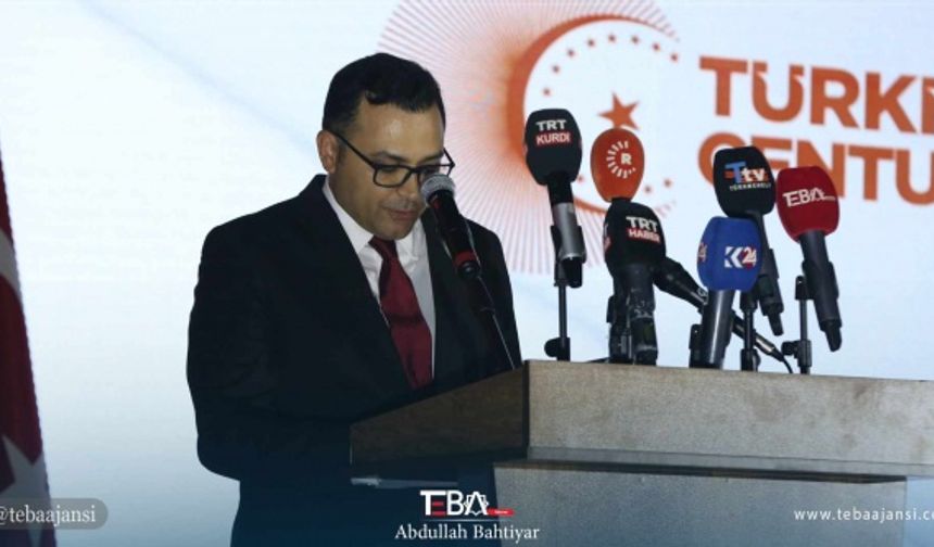Türkiye’nin Erbil Başkonsolosu Mevlüt Yakut, resepsiyon alanında davetlileri karşıladı.
