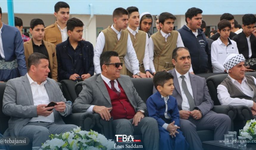 Okulda düzenlenen törene Oluşumlardan Sorumlu Bölge Bakanı Aydın Maruf, okul müdürü, öğretmen ve öğrenciler katıldı.