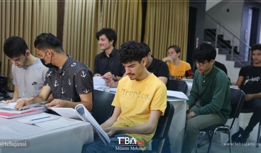 Irak Türkmen Cephesi (ITC) Erbil İl Başkanlığı binasında gerçekleştirilen kurs ile öğrencilerin eğitimine destek vermek istendiği kaydedildi.