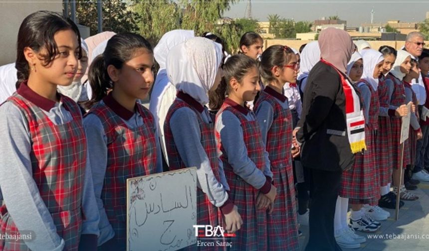 Kerkük&#039;te Türkmen Eğitim Bölümü ile Türkmen Eğitim Merkezi tarafından Türkmen esas okullarında yeni eğitim yılının ilk ders zilinin çalınması münasebeti ile tören düzenlendi.