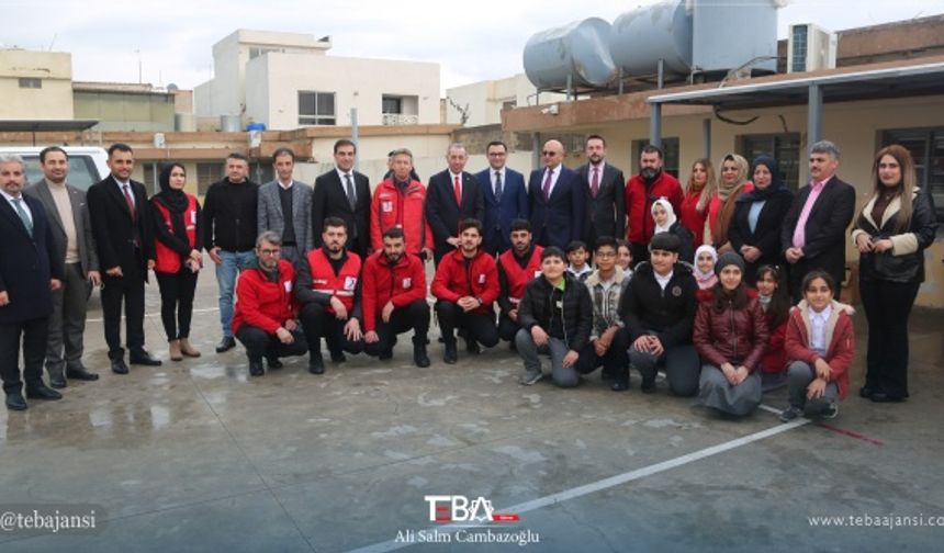 Bugün yapılan yardım faaliyetine Irak Kürdistan Bölgesi Yönetimi (IKBY) Oluşumlardan Sorumlu Bölge Bakanı ve Irak Türkmen Cephesi (ITC) Siyasi Büro Üyesi Aydın Maruf, Türkiye&#039;nin Erbil Başkonsolosu Mevlüt Yakut, Türk Kızılay Irak Delegasyon Başkanı Mahmut Akgün Tiryaki, Irak Kızılayı Erbil Şube Başkanı Hawre İhsan, Türkmen Akkoyunlu İlköğretim Okulu Halit Kasapoğlu ile Türkmen okulu yetkilileri, öğretmenler ve öğrenciler katıldı.