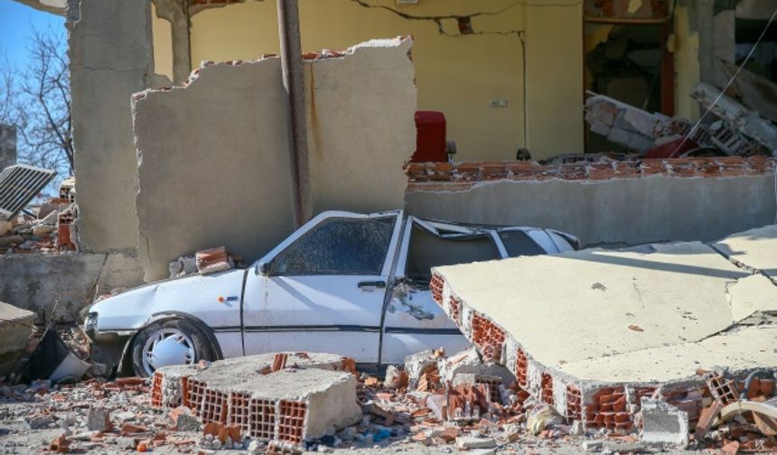 &quot;Asrın felaketi&quot; olarak nitelenen Kahramanmaraş merkezli depremlerin ardından Gaziantep&#039;in Nurdağı ilçesinde çok sayıda bina yıkıldı veya hasar gördü.
