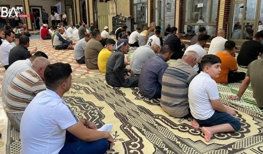 Şeyh Çöli Camisi’nde bayram namazına yoğun katılım gösterildi.