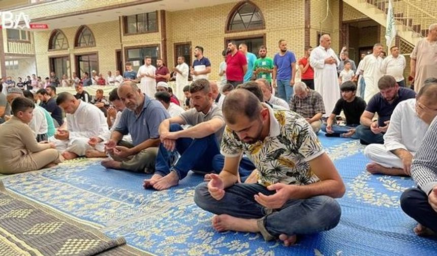 Erbil&#039;de vatandaşlar Şeyh Çöli Camisi&#039;nde Kurban Bayramı namazı için bir araya geldi.