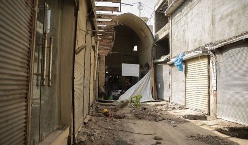 Kayseri Çarşısı’nda restorasyon projesine 1,2 milyar dinar tahsis edildiği ve önümüzdeki yıl eylül ayında tamamlanması planlandığı kaydedildi.