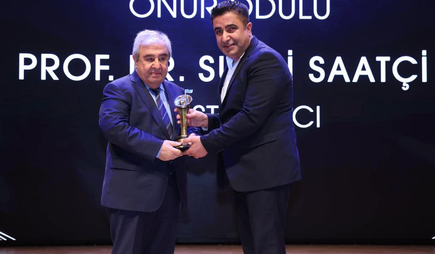 Prof. Dr. Suphi Saatçi’ye Onur Ödülü