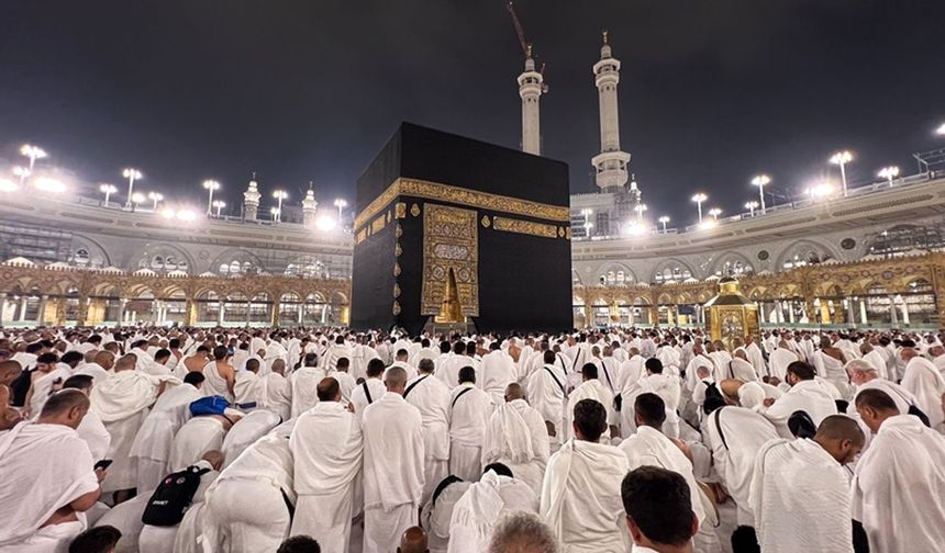Suudi Arabistan'da binlerce kişi hac yönetmeliklerini ihlal ettiği için geri gönderildi