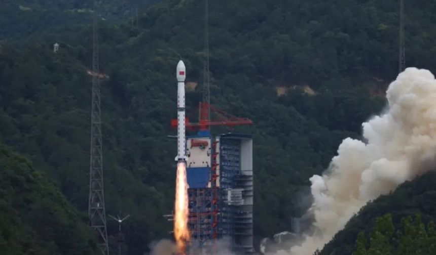 Çin, yeni uydusunu uzaya gönderdi