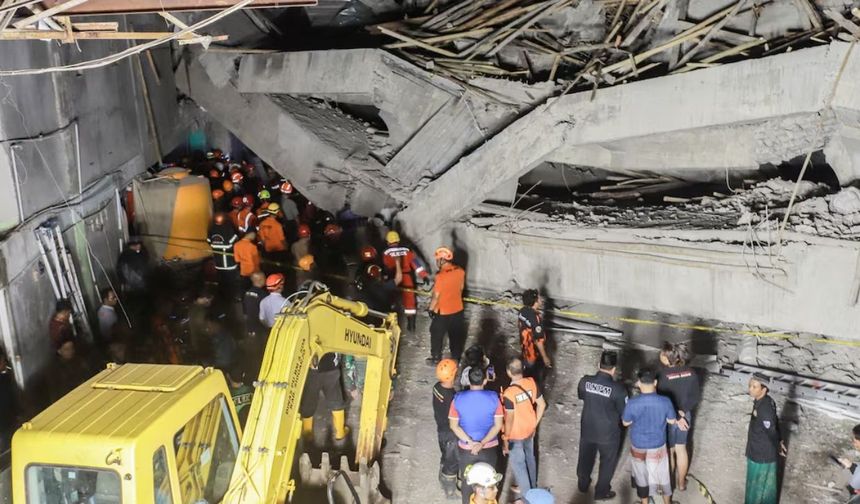 Endonezya'da okul binası çöktü