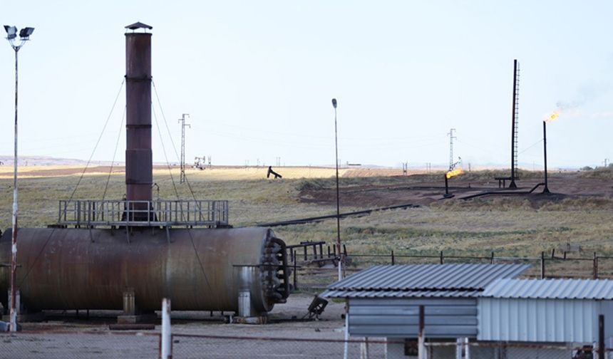 İran: Günde 130 bin varilden fazla yakıt kaçak yollarla ülke dışına çıkarılıyor